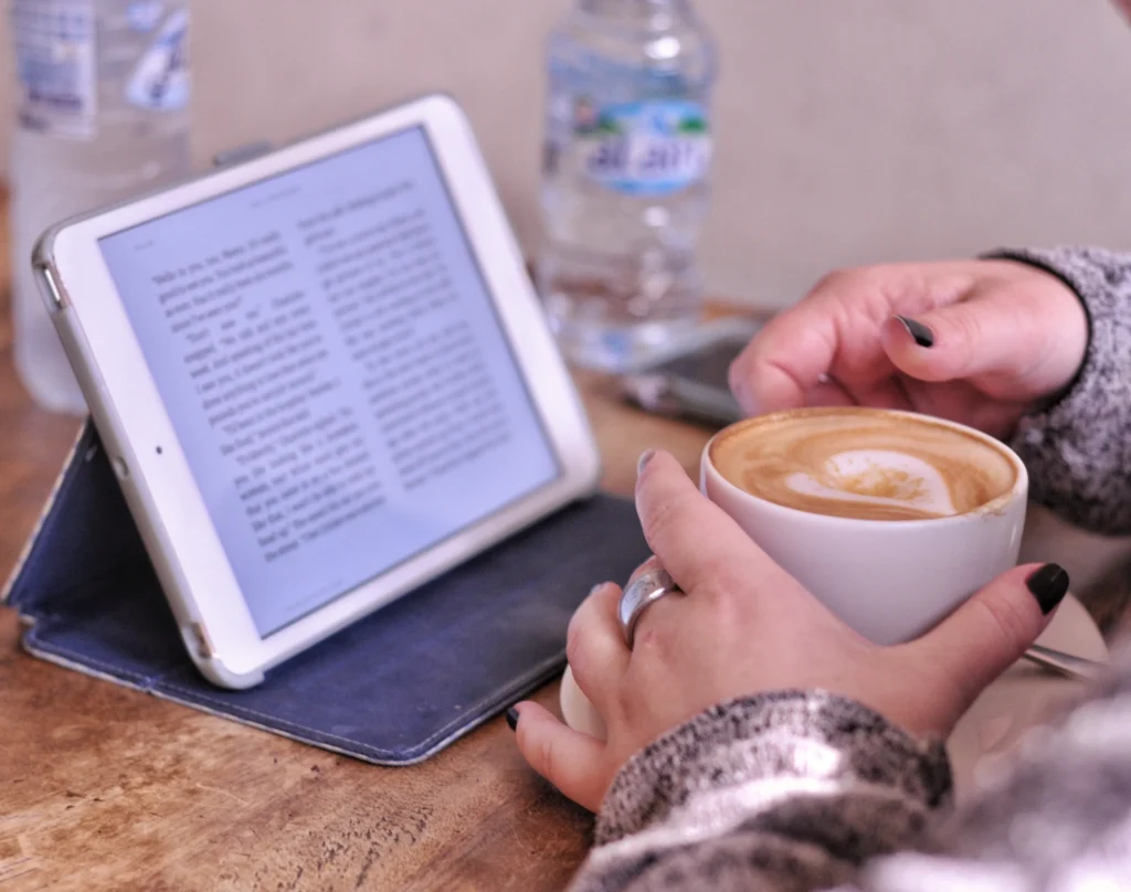 servicios editoriales,maquetación de libros,corrección de textos profesionales,diseño de portada de un libro,diseñador gráfico editorial