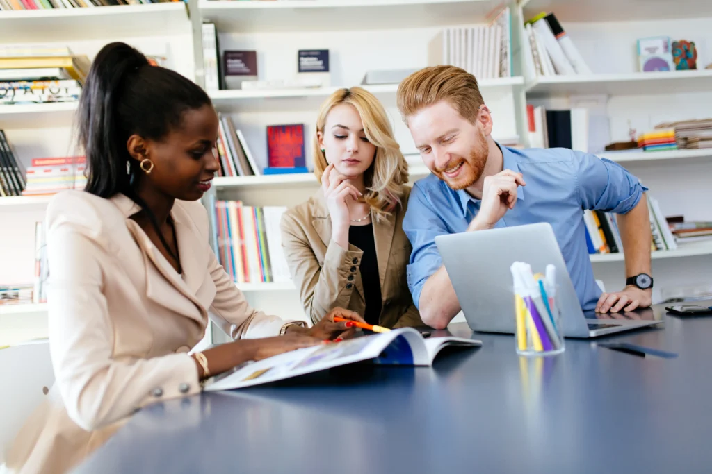 diseño gráfico editorial,diseño de portadas de libros,diseñador de portadas,crear portadas de libros,diseñador gráfico editorial